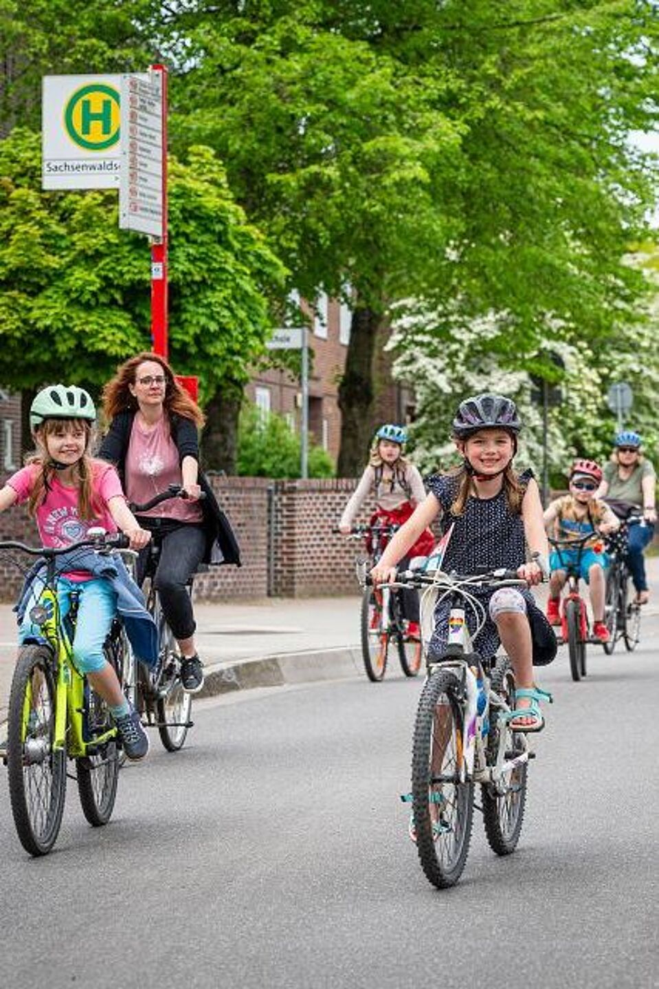 1. Kidical Mass in Reinbek Mehr als 100 Kinder und Erwachsene haben teilgenommen.